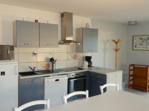 Kuchyň nebo kuchyňský kout v ubytování Gîte calme avec terrasse près de Gérardmer - FR-1-589-158