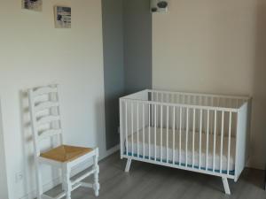 Postel nebo postele na pokoji v ubytování Gîte calme avec terrasse près de Gérardmer - FR-1-589-158