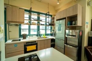 A kitchen or kitchenette at Funtime Hostel