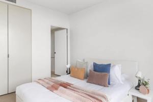 Fotografie z fotogalerie ubytování A Cozy 2BR Apt with Free WiFi in Prime Melbourne v Melbourne