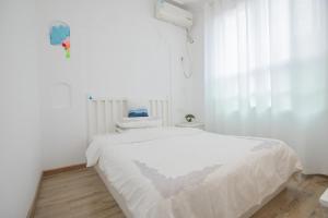 Rúm í herbergi á Lumingju Homestay