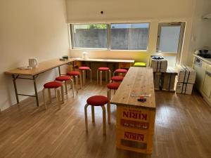 Una cocina o cocineta en Self check-in Hostel 5mins from JR Nishi Hiro station
