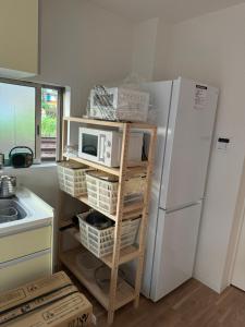 Una cocina o cocineta en Self check-in Hostel 5mins from JR Nishi Hiro station