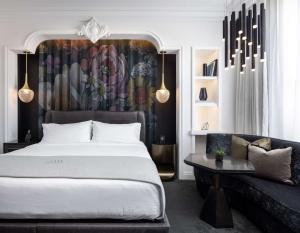 Daxton Hotel Birmingham, Curio Collection by Hilton客房内的一张或多张床位