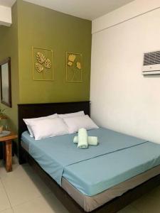 En eller flere senge i et værelse på Frangel Transient in Tagaytay