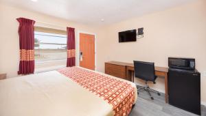 TV a/nebo společenská místnost v ubytování Regency Inn Hondo
