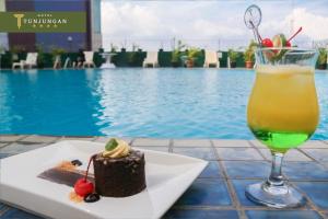 Kolam renang di atau dekat dengan Tunjungan Hotel