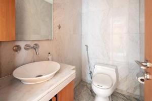 Een badkamer bij Frank Porter - Madina Tower