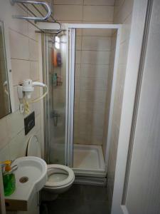 A bathroom at Mimoza İstiklal Apart Hotel