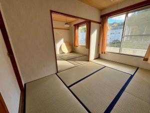 Postel nebo postele na pokoji v ubytování Yuzawa house2