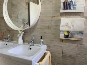 Afbeelding uit fotogalerij van Casa Rural Miraelrio in Corral Rubio