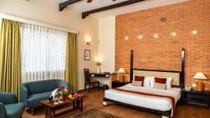 Voodi või voodid majutusasutuse Gokarna Forest Resort Kathmandu toas