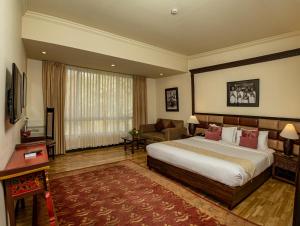 Voodi või voodid majutusasutuse Gokarna Forest Resort Kathmandu toas