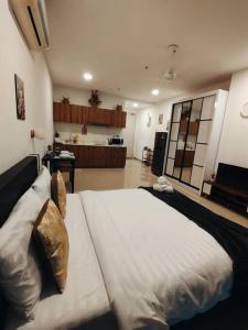 a bedroom with a large bed in a room at Cozy Haven Perfect Studio Getaway in Petaling Jaya