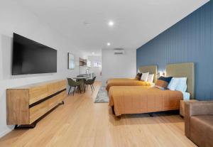 TV a/nebo společenská místnost v ubytování Econo Lodge Border Gateway Wodonga