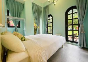 Postel nebo postele na pokoji v ubytování 岩川森林民宿 Springcreek B&B