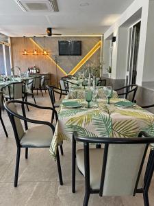TV a/nebo společenská místnost v ubytování Hostal Restaurante el Cary
