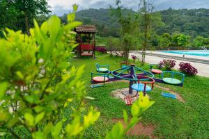 Kolam renang di atau dekat dengan The Sanihara Hotel & Resort