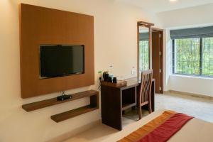 Televisyen dan/atau pusat hiburan di The Sanihara Hotel & Resort