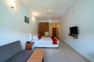 Televisyen dan/atau pusat hiburan di The Sanihara Hotel & Resort
