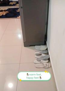 a bathroom with a sign that says warm feet happy text at Palas at Cameron Highland in Cameron Highlands