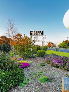Taman di luar Altona Motel