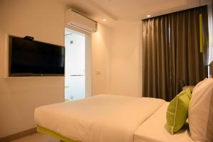 Postel nebo postele na pokoji v ubytování Hotel Le Roi Express Karol Bagh