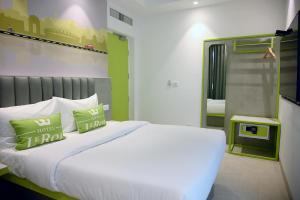 Postel nebo postele na pokoji v ubytování Hotel Le Roi Express Karol Bagh