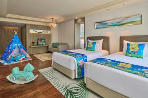 Voodi või voodid majutusasutuse Shenzhen Dameisha Kingkey Palace Hotel toas