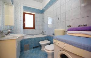 Koupelna v ubytování Holiday Home Imotski With Outdoor Swimming Pool 320