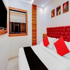 Postel nebo postele na pokoji v ubytování Hotel Elegant - Mohammed Ali Road