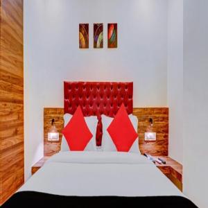 Postel nebo postele na pokoji v ubytování Hotel Elegant - Mohammed Ali Road