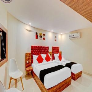 Postel nebo postele na pokoji v ubytování Hotel Elegant - Mohammed Ali Road