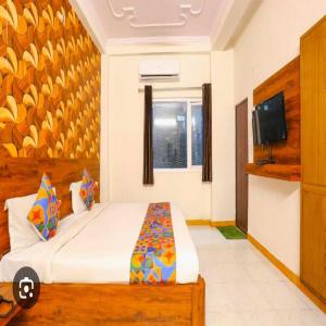Postel nebo postele na pokoji v ubytování Hotel Elegant - Mohammed Ali Road