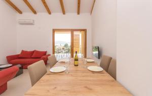Χώρος καθιστικού στο Cozy Apartment In Starigrad Paklenica