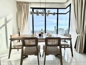 Fotografie z fotogalerie ubytování Beacon Executive Suites #Modern Chic #SkyPool #Georgetown #5pax #2BR 2bath #2Queen 1Single #Quality well maintained #Private host v destinaci George Town