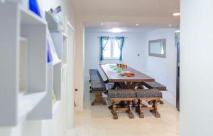 Φωτογραφία από το άλμπουμ του Beautiful Home In Slivno With Wifi σε Slivno