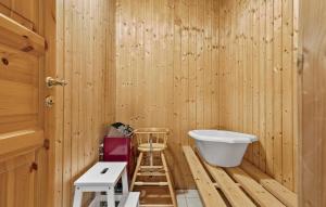 Fotografie z fotogalerie ubytování Beautiful Home In Ulfborg With Sauna v destinaci Ulfborg + 17 fotografií