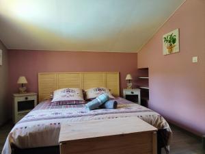 Posteľ alebo postele v izbe v ubytovaní Le Chalet Cosy piscine et spa