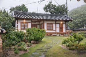 Zahrada ubytování Healing hanok in Otgol village
