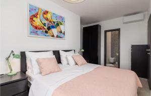 Posteľ alebo postele v izbe v ubytovaní Pet Friendly Home In Krk