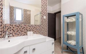 Kúpeľňa v ubytovaní Pet Friendly Home In Krk