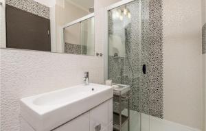 Kúpeľňa v ubytovaní Pet Friendly Home In Krk
