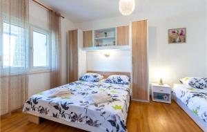 Postel nebo postele na pokoji v ubytování Three-Bedroom Holiday Home In Neoric