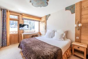 Postel nebo postele na pokoji v ubytování La Maison Hôtel Les Peupliers