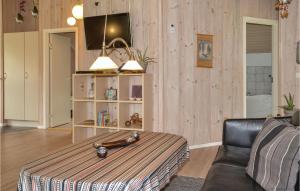 Posezení v ubytování Three-Bedroom Holiday Home In Oksbol