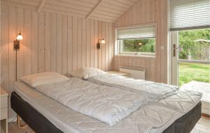 Postel nebo postele na pokoji v ubytování Three-Bedroom Holiday Home In Oksbol