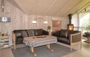 Posezení v ubytování Three-Bedroom Holiday Home In Oksbol