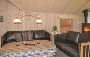 Posezení v ubytování Three-Bedroom Holiday Home In Oksbol