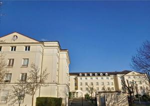 a large white building with trees in front of it at Joli studio Disneyland Paris 2 pers in Bussy-Saint-Georges +3 photos